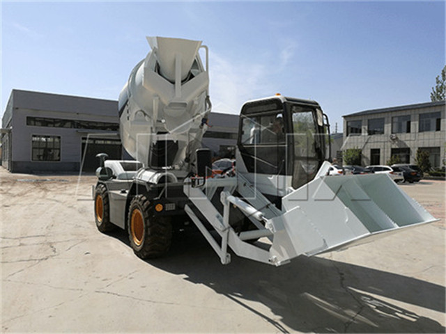 Self-Loading Concrete Mixer in China