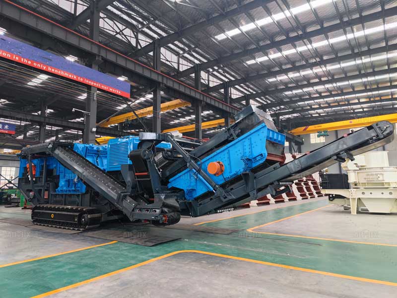 crawler type stone crushing machine in factory